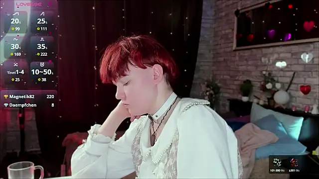 Snapshot of DreamyLuna chatting on March 6, 12:10 am DreamyLuna online show from March 6, 12:10 am