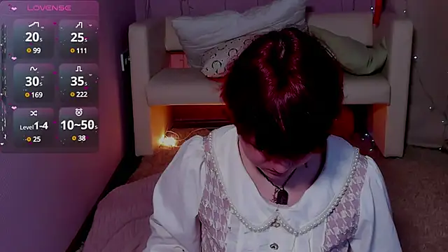 Snapshot of DreamyLuna chatting on March 6, 8:37 pm DreamyLuna online show from March 6, 8:37 pm