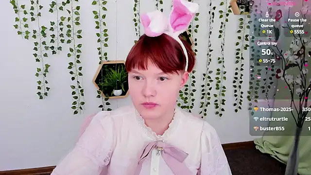 Snapshot of DreamyLuna chatting on March 21, 12:18 am DreamyLuna online show from March 21, 12:18 am