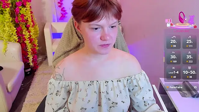 Snapshot of DreamyLuna chatting on September 11, 8:42 pm DreamyLuna online show from September 11, 8:42 pm