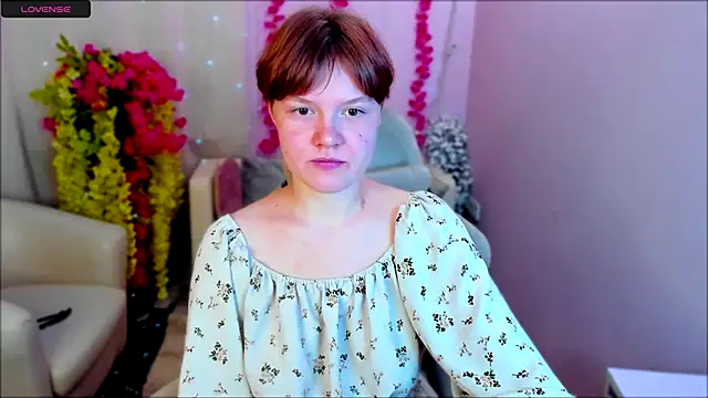 Snapshot of DreamyLuna chatting on September 19, 8:42 pm DreamyLuna online show from September 19, 8:42 pm