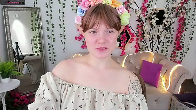 Snapshot of DreamyLuna chatting on October 3, 8:17 pm DreamyLuna online show from October 3, 8:17 pm