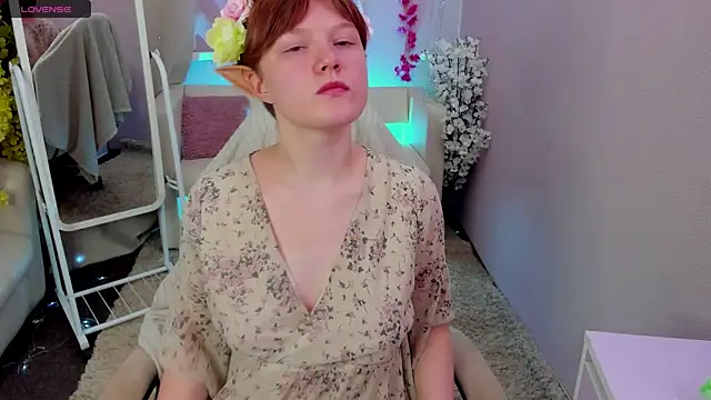 Snapshot of DreamyLuna chatting on October 4, 8:18 pm DreamyLuna online show from October 4, 8:18 pm