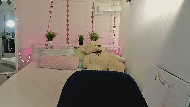 Snapshot of DreamyLuna chatting on October 9, 8:51 pm DreamyLuna online show from October 9, 8:51 pm