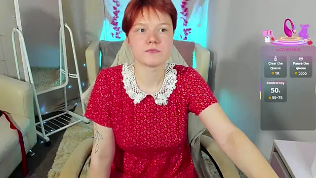 Snapshot of DreamyLuna chatting on October 13, 8:31 pm DreamyLuna online show from October 13, 8:31 pm