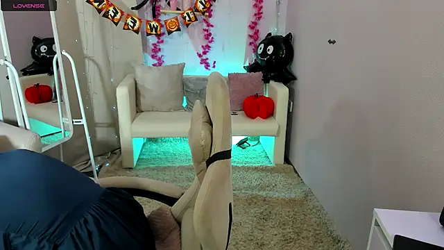 Snapshot of DreamyLuna chatting on October 18, 8:31 pm DreamyLuna online show from October 18, 8:31 pm