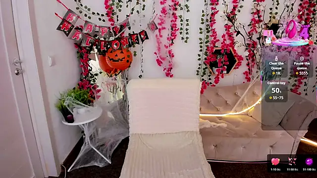 Snapshot of DreamyLuna chatting on October 21, 8:31 pm DreamyLuna online show from October 21, 8:31 pm