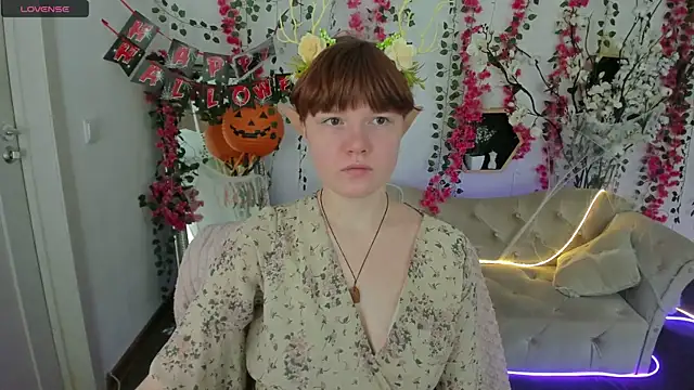 Snapshot of DreamyLuna chatting on November 2, 8:44 pm DreamyLuna online show from November 2, 8:44 pm