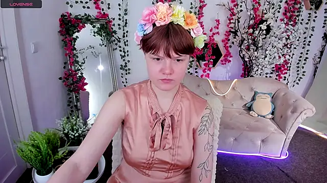 Snapshot of DreamyLuna chatting on November 9, 8:40 pm DreamyLuna online show from November 9, 8:40 pm