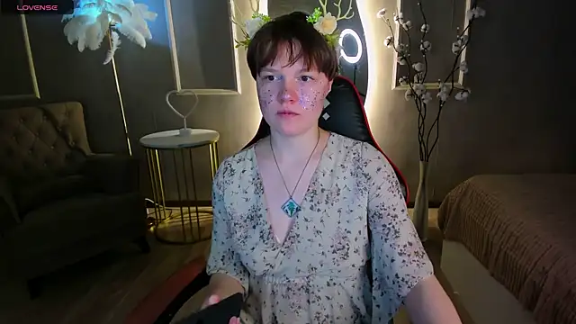 Snapshot of DreamyLuna chatting on November 30, 8:35 pm DreamyLuna online show from November 30, 8:35 pm