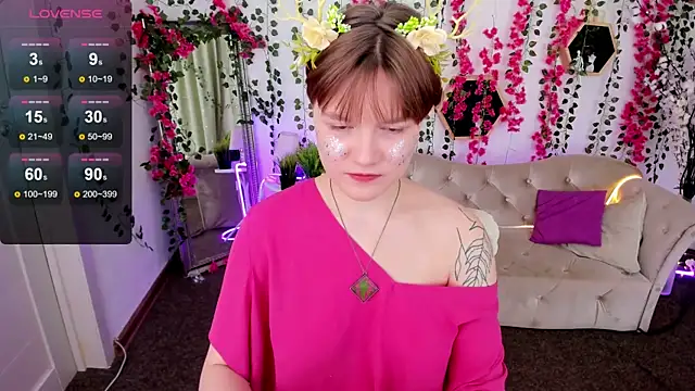 Snapshot of DreamyLuna chatting on December 2, 8:26 pm DreamyLuna online show from December 2, 8:26 pm