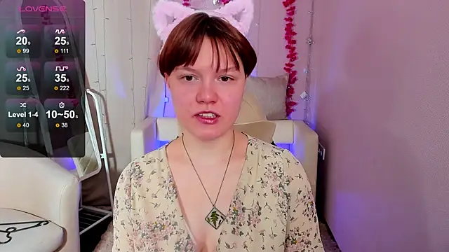 Snapshot of DreamyLuna chatting on December 5, 8:38 pm DreamyLuna online show from December 5, 8:38 pm