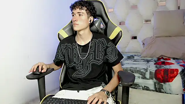 Snapshot of johnny_cagee chatting on September 19, 4:03 am johnny cagee online show from September 19, 4:03 am