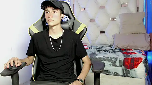 Snapshot of johnny_cagee chatting on September 21, 4:03 am johnny cagee online show from September 21, 4:03 am