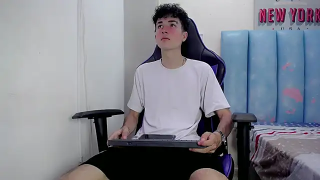 johnny cagee online show from December 15, 9:19 pm