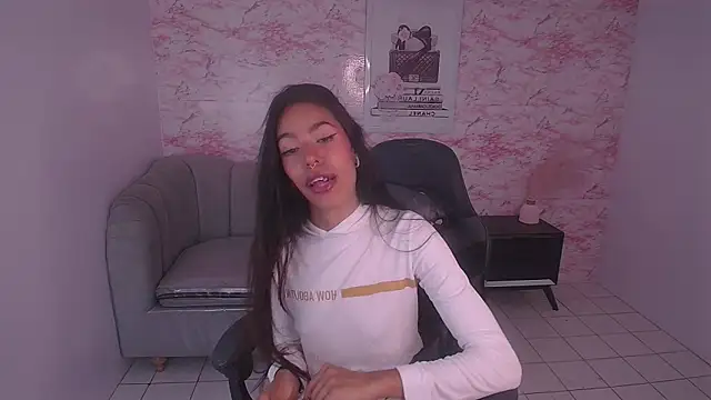 Snapshot of stephania_t chatting on December 28, 3:58 am stephania t online show from December 28, 3:58 am