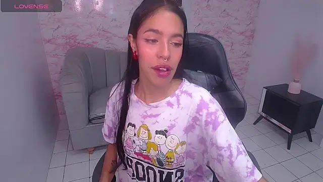 Snapshot of stephania_t chatting on January 4, 3:18 am stephania t online show from January 4, 3:18 am