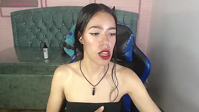 Snapshot of stephania_t chatting on February 19, 1:28 pm stephania t online show from February 19, 1:28 pm