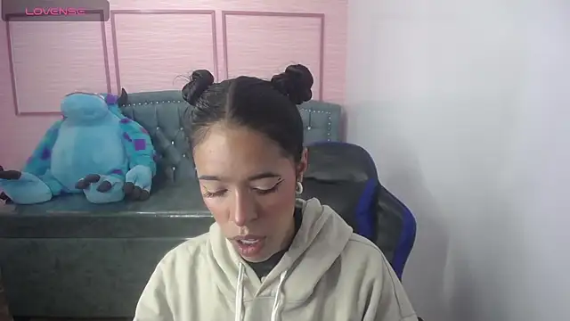 Snapshot of stephania_t chatting on March 1, 10:34 am stephania t online show from March 1, 10:34 am