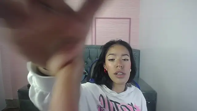 Snapshot of stephania_t chatting on March 8, 10:54 am stephania t online show from March 8, 10:54 am
