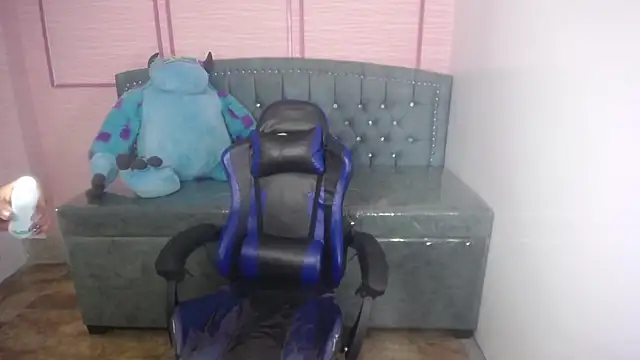 Snapshot of stephania_t chatting on March 8, 1:57 pm stephania t online show from March 8, 1:57 pm