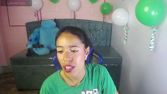 Snapshot of stephania_t chatting on March 15, 1:51 pm stephania t online show from March 15, 1:51 pm