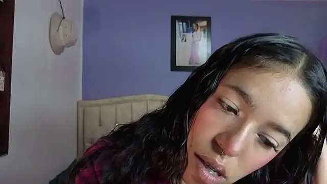 stephania t online show from April 8, 4:07 pm