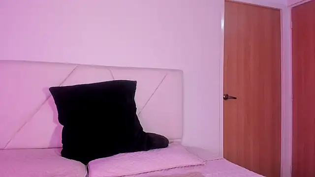 julz 03 online show from October 18, 7:36 pm