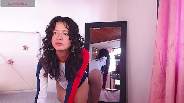 julz 03 online show from December 3, 12:14 pm