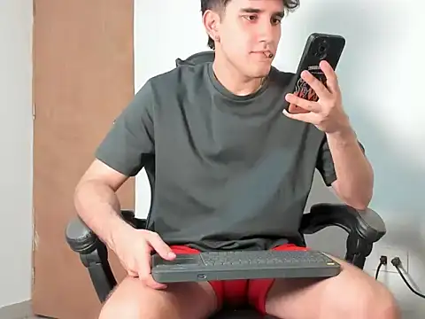 leo030809 online show from February 28, 12:00 am