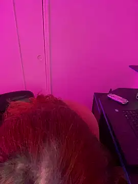 Snapshot of Elaa_euphoria chatting on December 10, 7:32 pm Elaa euphoria online show from December 10, 7:32 pm