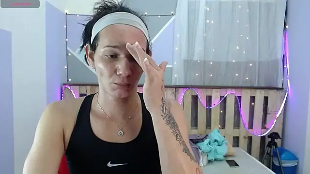 Snapshot of Michellcockxxx chatting on February 6, 11:54 am Michellcockxxx online show from February 6, 11:54 am