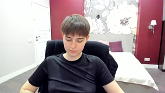 EmiliaYours online show from March 9, 4:11 pm