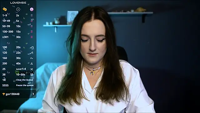 luna berryy online show from November 10, 8:30 pm