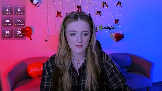 luna berryy online show from April 11, 7:18 pm