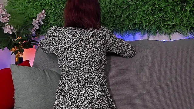 AprilAvery online show from March 8, 3:45 pm