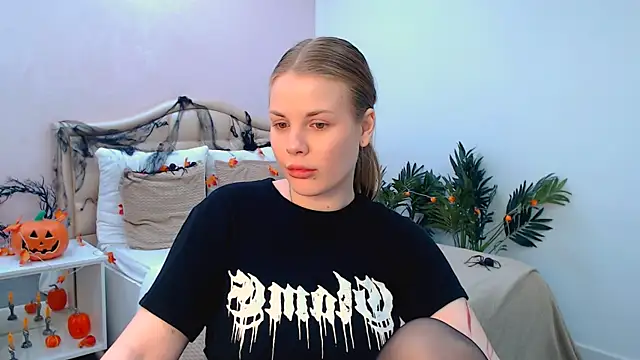 holy kitty online show from October 30, 1:12 pm