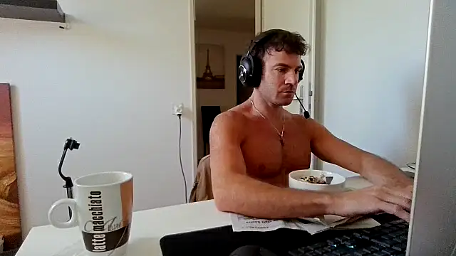 Snapshot of alpha-hunk chatting on June 18, 8:58 am alpha-hunk online show from June 18, 8:58 am
