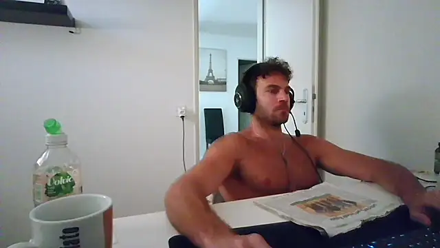 Snapshot of alpha-hunk chatting on June 27, 9:03 am alpha-hunk online show from June 27, 9:03 am