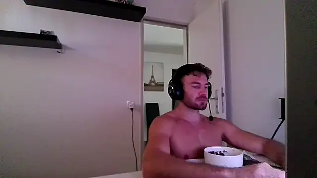 Snapshot of alpha-hunk chatting on July 8, 10:31 am alpha-hunk online show from July 8, 10:31 am