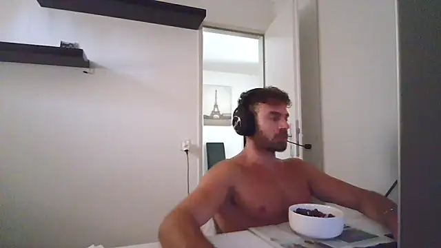 Snapshot of alpha-hunk chatting on July 16, 2:01 pm alpha-hunk online show from July 16, 2:01 pm