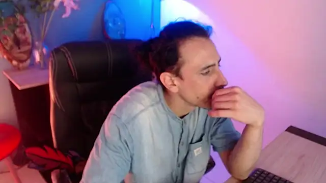 Sr Magnus  online show from March 19, 4:36 am