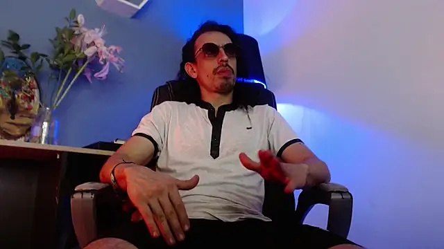 Sr Magnus  online show from March 19, 10:44 am