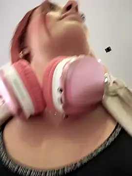 ariiel  online show from December 3, 7:44 pm