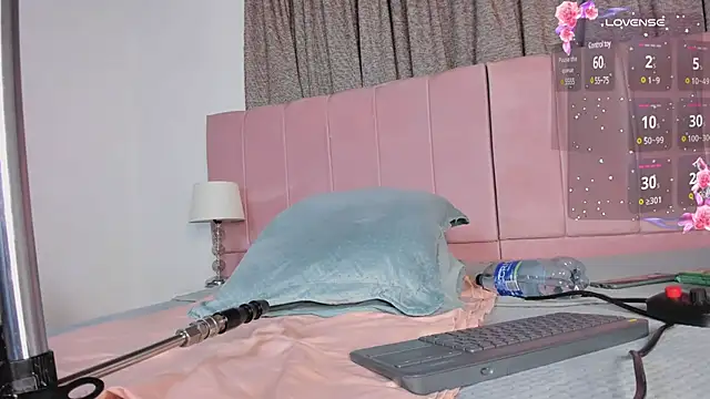 aurora divine online show from March 11, 7:03 pm