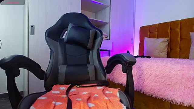 alexiaaross online show from December 10, 2:48 am