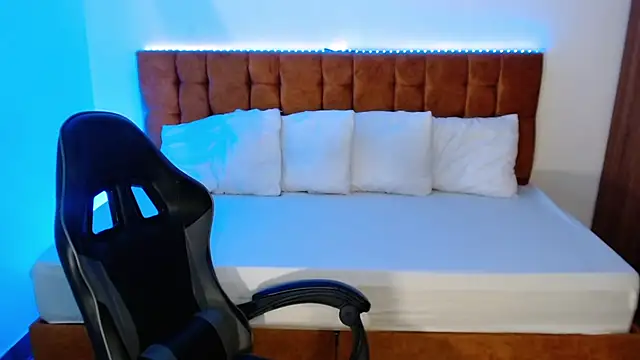 alexiaaross online show from October 1, 6:19 am