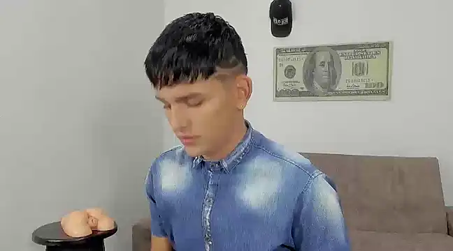 Snapshot of Lyam_ap chatting on January 8, 8:27 am Lyam ap online show from January 8, 8:27 am