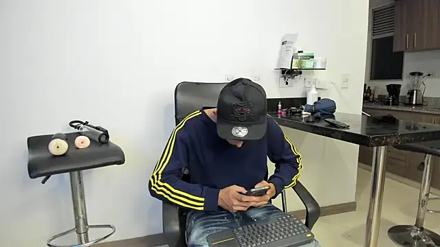 Snapshot of Lyam_ap chatting on January 17, 8:02 am Lyam ap online show from January 17, 8:02 am