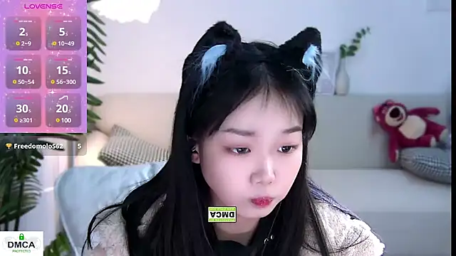 Snapshot of Sheep-1 chatting on December 13, 12:28 pm Sheep-1 online show from December 13, 12:28 pm